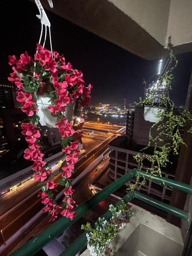 Dxb Backpackers Executive Pansiyon Dubai Dış mekan fotoğraf