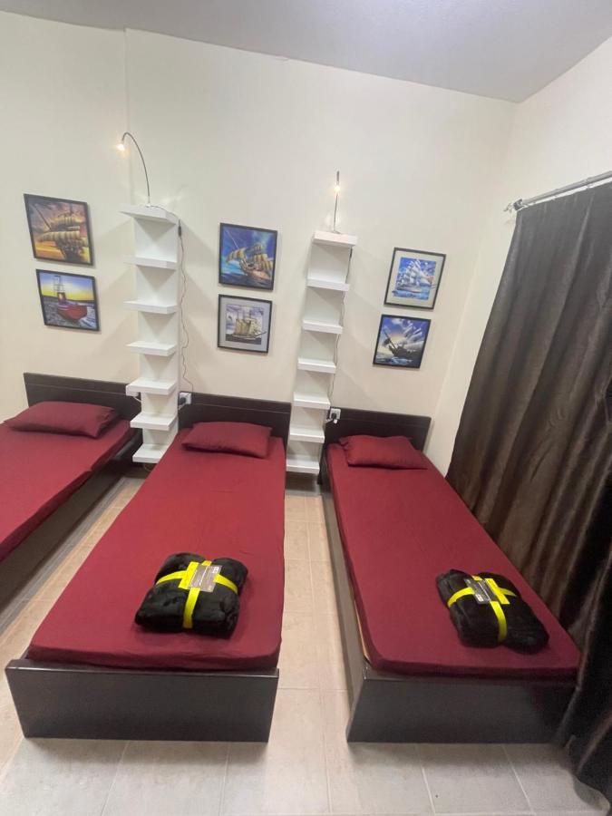 Dxb Backpackers Executive Pansiyon Dubai Dış mekan fotoğraf